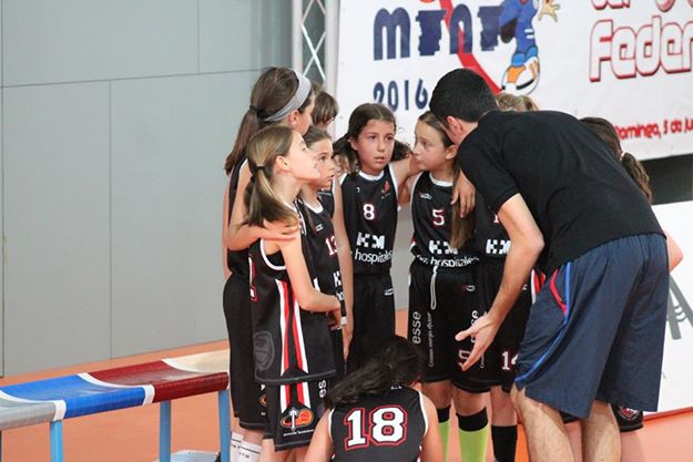 Estudiante y entrenador de baloncesto
